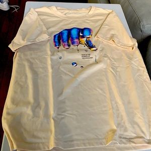 Men’s small graphic Tee